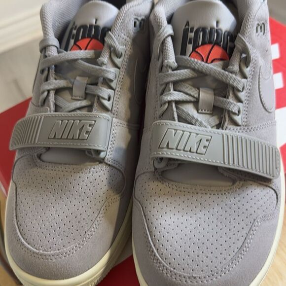 NEW- Nike- AAF88- low- grey- mens size 11 main image 4
